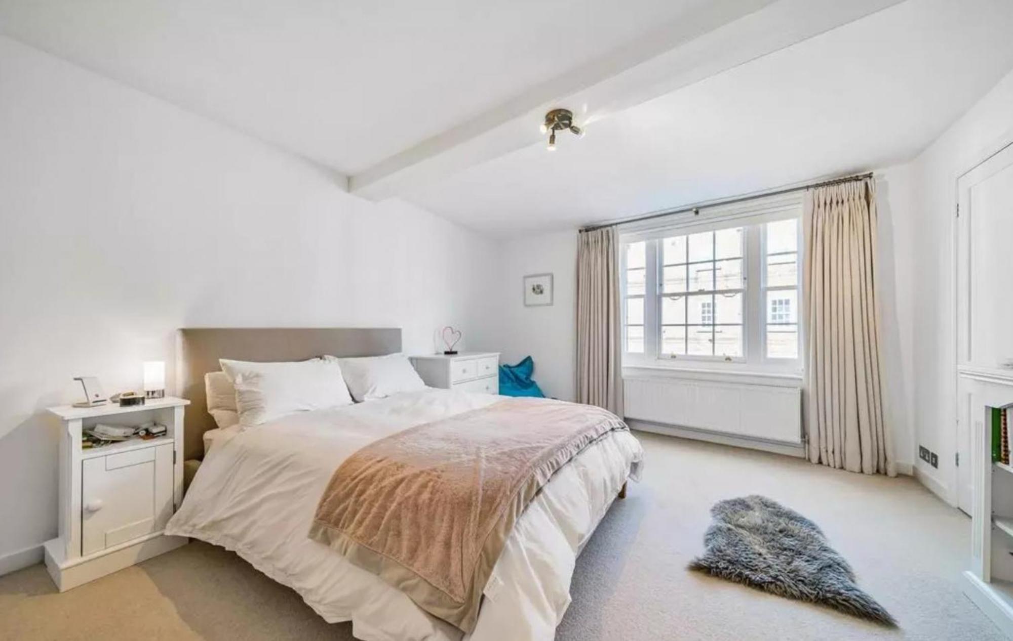 Apartment Bright & Spacious 4-bed Flat In London